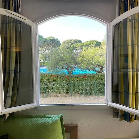 Bel Vue Sur Piscine 1 Fermee Et 1 Espace Cabine Saint-Raphaël
