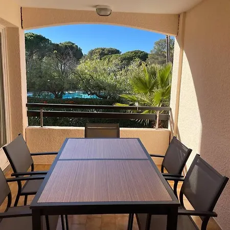 Bel Vue Sur Piscine 1 Fermee Et 1 Espace Cabine *