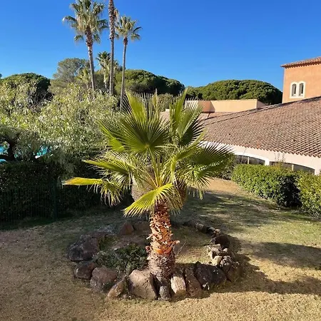 Bel Vue Sur Piscine 1 Fermee Et 1 Espace Cabine *